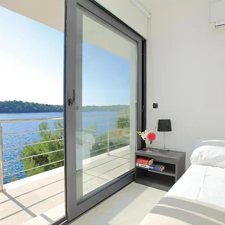 Holiday home Six-bedroom In Karbuni *