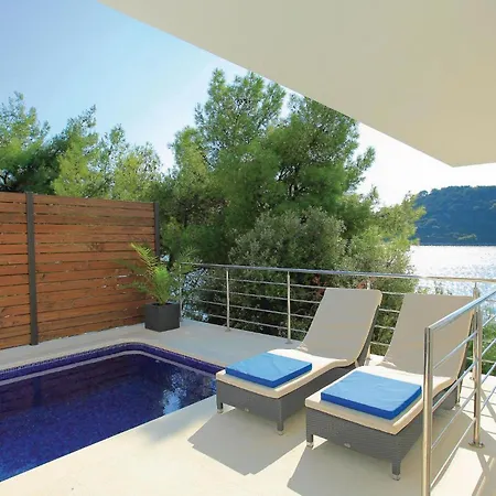 Six-bedroom In Karbuni * Brnistrova