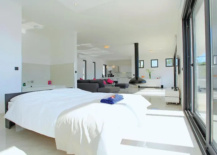 Casa de Férias Six-bedroom In Karbuni *