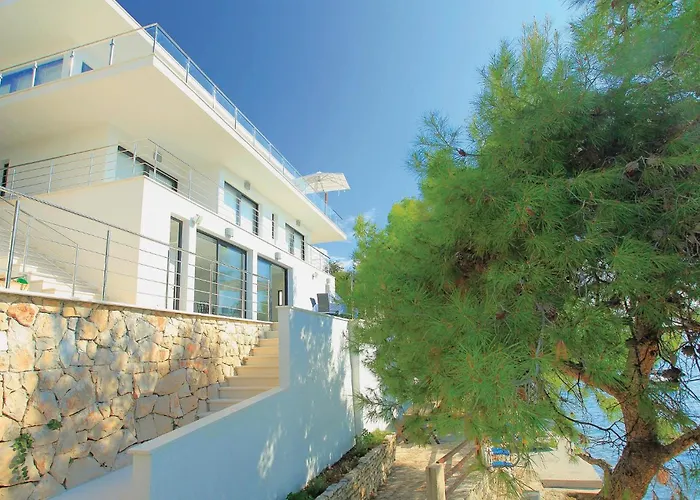 Σπίτι διακοπών Six-bedroom In Karbuni