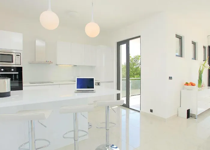 Six-bedroom In Karbuni Σπίτι διακοπών Brnistrova