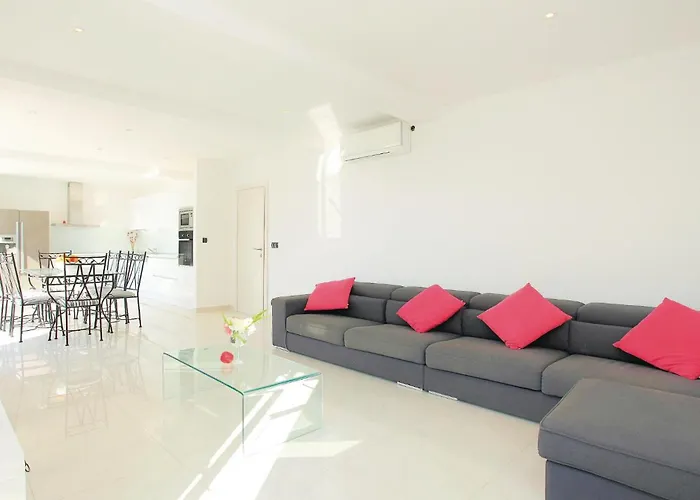 Σπίτι διακοπών Six-bedroom In Karbuni Brnistrova