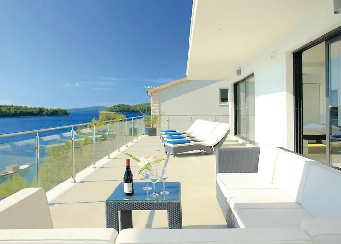 Σπίτι διακοπών Six-bedroom In Karbuni