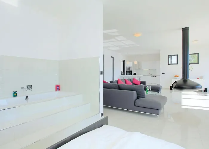 Six-bedroom In Karbuni Σπίτι διακοπών Brnistrova