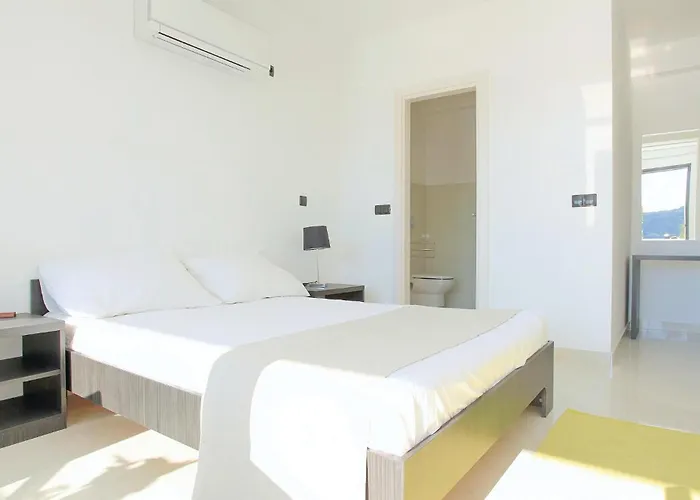 Six-bedroom In Karbuni *