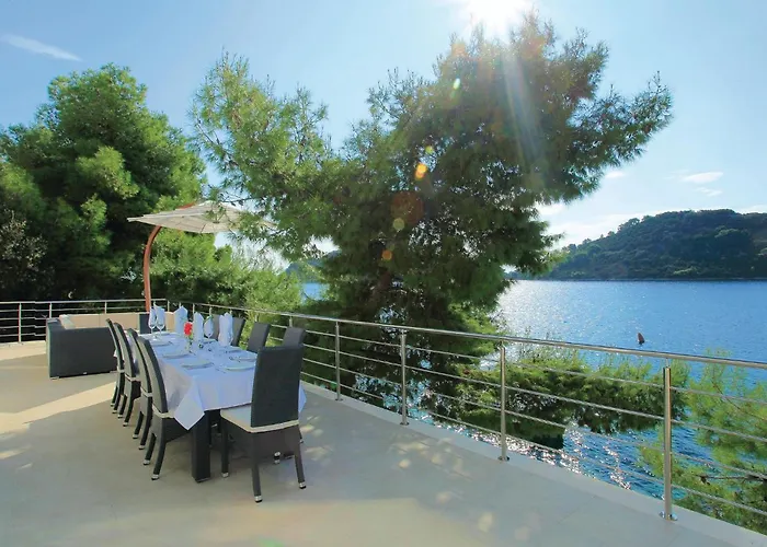 Six-bedroom In Karbuni Σπίτι διακοπών *