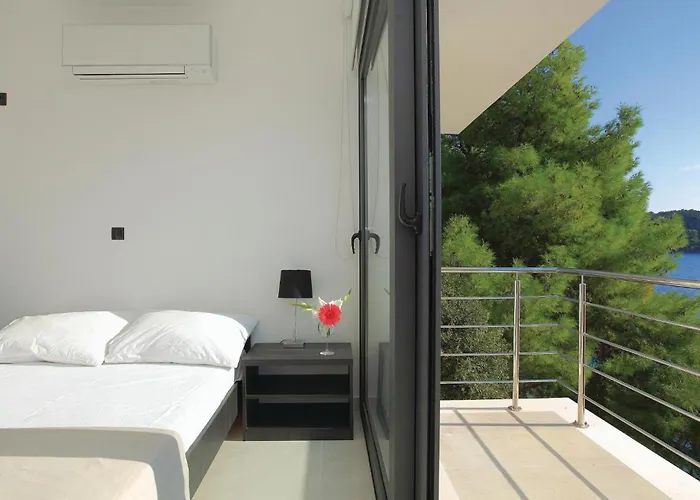 Six-bedroom In Karbuni *