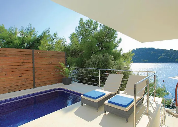 Six-bedroom In Karbuni * Brnistrova