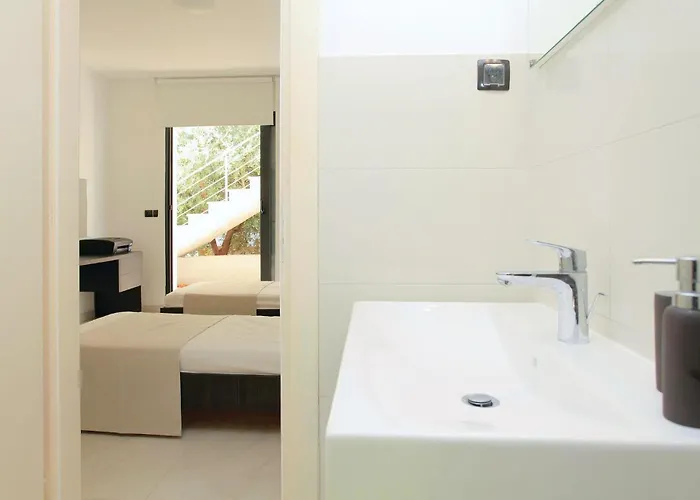 Six-bedroom In Karbuni Σπίτι διακοπών *