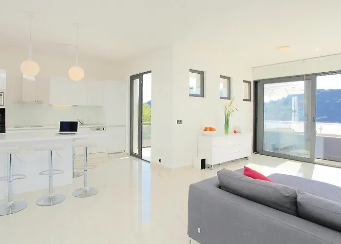 Σπίτι διακοπών Six-bedroom In Karbuni Brnistrova