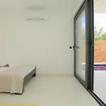 Holiday home Six-bedroom In Karbuni *