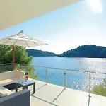 Holiday home Six-bedroom In Karbuni *