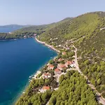 Six-bedroom In Karbuni * Prizba
