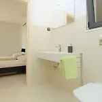 Six-bedroom In Karbuni Prizba