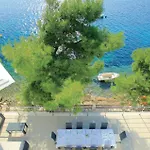 Six-bedroom In Karbuni Holiday home Prizba