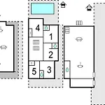 Six-bedroom In Karbuni Prizba