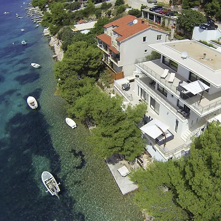 Six-bedroom In Karbuni * Brnistrova