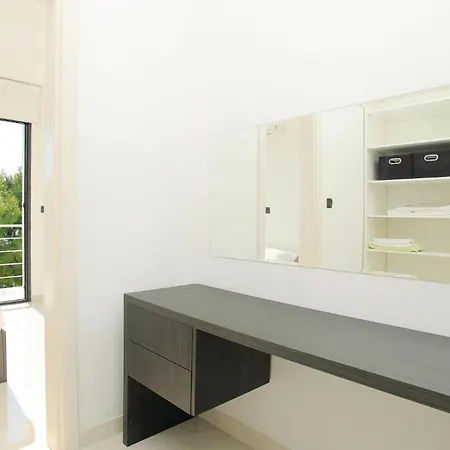Six-bedroom In Karbuni Feriehus *