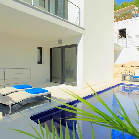 Six-bedroom In Karbuni *