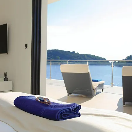 Сasa de vacaciones Six-bedroom In Karbuni *