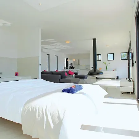 Сasa de vacaciones Six-bedroom In Karbuni *