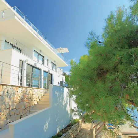 Сasa de vacaciones Six-bedroom In Karbuni