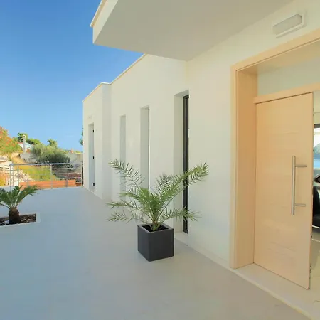 Six-bedroom In Karbuni * Prizba