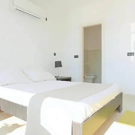 Six-bedroom In Karbuni *