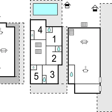 Six-bedroom In Karbuni Prizba