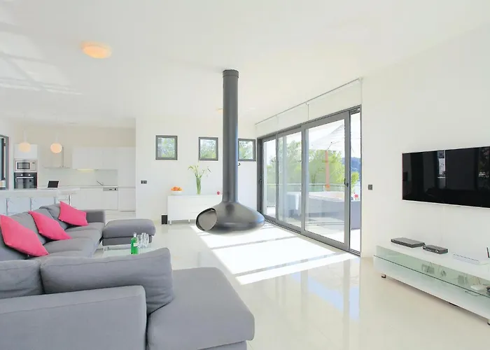 Tatil Evi Six-bedroom In Karbuni